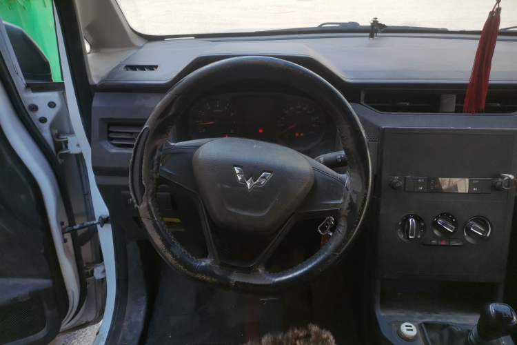 Used Wuling Hongguang PLUS 2020 1.5L Manual Standard Edition 5 Seats Steering Wheel