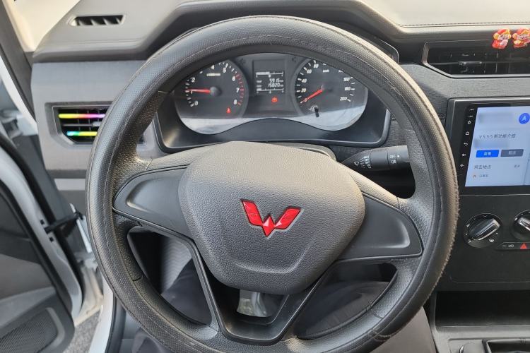 Used Wuling Hongguang PLUS 2020 1.5L Manual Standard Edition 7-Seater Steering Wheel