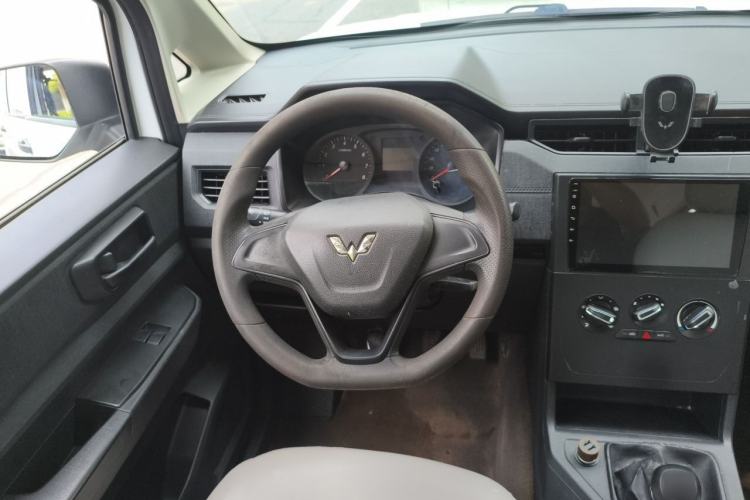 Used Wuling Hongguang PLUS 2020 1.5L Manual Standard Edition 5 Seats Steering Wheel