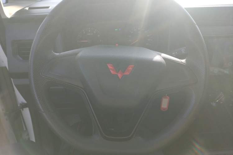 Used Wuling Hongguang PLUS 2020 1.5L Manual Standard Edition 5 Seats Steering Wheel