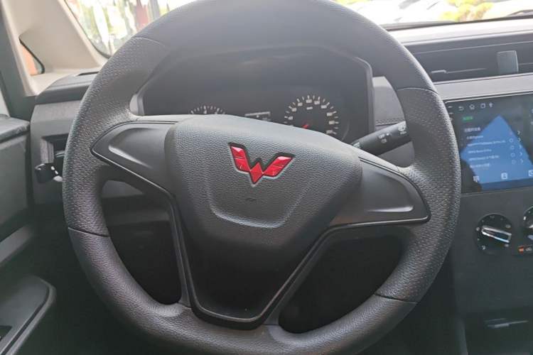 Used Wuling Hongguang PLUS 2020 1.5L Manual Standard Edition 7-Seater Steering Wheel