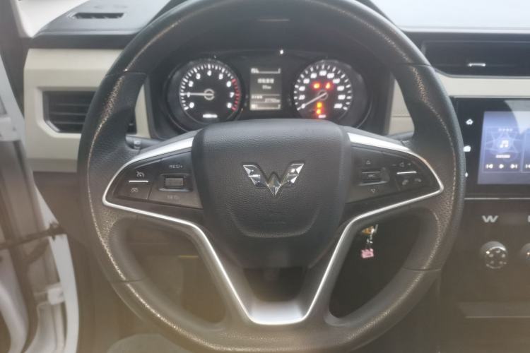 Used Wuling Hongguang PLUS 2020 1.5L Manual Comfort 7-Seater Steering Wheel