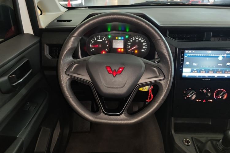 Used Wuling Hongguang PLUS 2020 1.5L Manual Standard Edition 5 Seats Steering Wheel