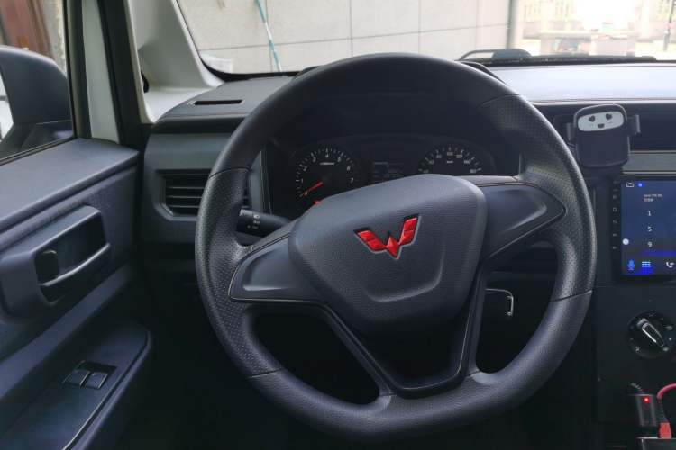 Used Wuling Hongguang PLUS 2020 1.5L Manual Standard Edition 5 Seats Steering Wheel