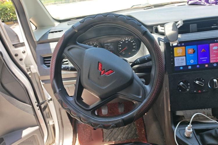 Used Wuling Hongguang PLUS 2020 1.5L Manual Standard Edition 5 Seats Steering Wheel