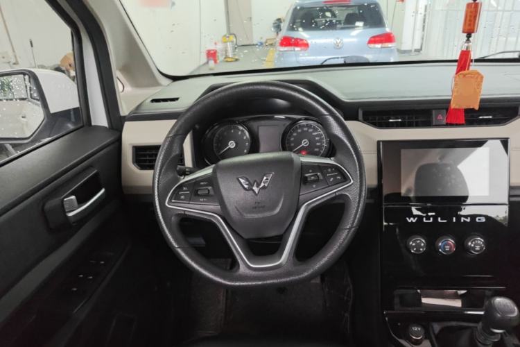 Used Wuling Hongguang PLUS 2020 1.5L Manual Comfort 7-Seater Steering Wheel