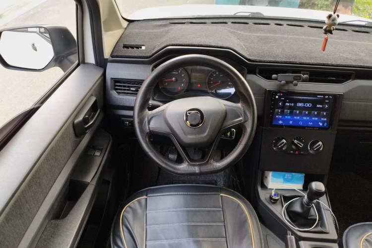 Used Wuling Hongguang PLUS 2020 1.5L Manual Standard Edition 5 Seats Steering Wheel