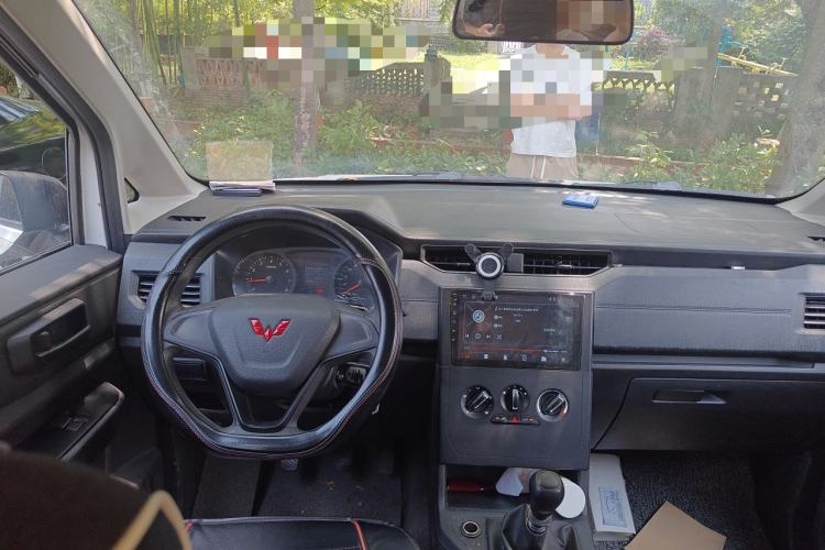 Used Wuling Hongguang PLUS 2020 1.5L Manual Standard Edition 5 Seats Steering Wheel