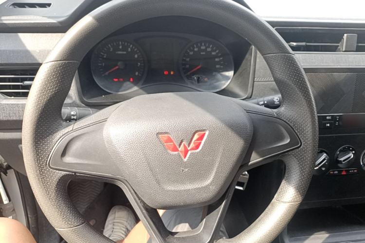 Used Wuling Hongguang PLUS 2020 1.5L Manual Standard Edition 7-Seater Steering Wheel