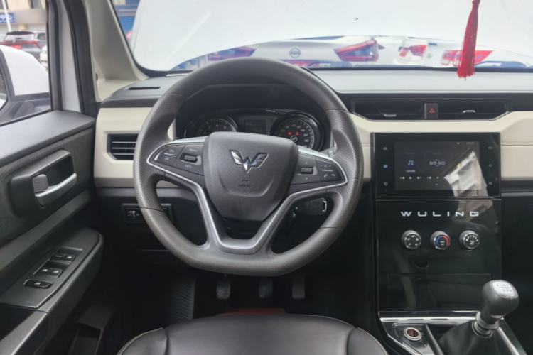 Used Wuling Hongguang PLUS 2020 1.5L Manual Comfort 7-Seater Steering Wheel