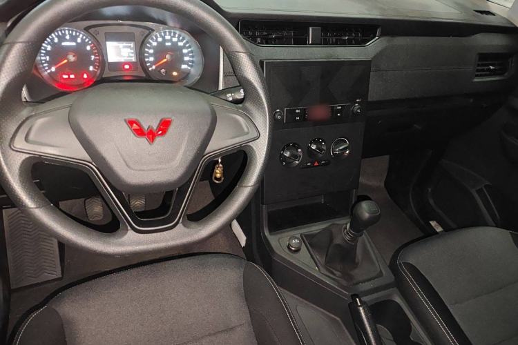 Used Wuling Hongguang PLUS 2020 1.5L Manual Standard Edition 5 Seats Steering Wheel