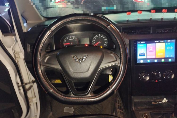 Used Wuling Hongguang PLUS 2020 1.5L Manual Standard Edition 5 Seats Steering Wheel