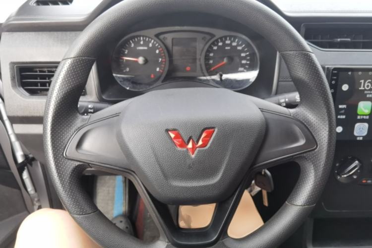 Used Wuling Hongguang PLUS 2020 1.5L Manual Standard Edition 7-Seater Steering Wheel