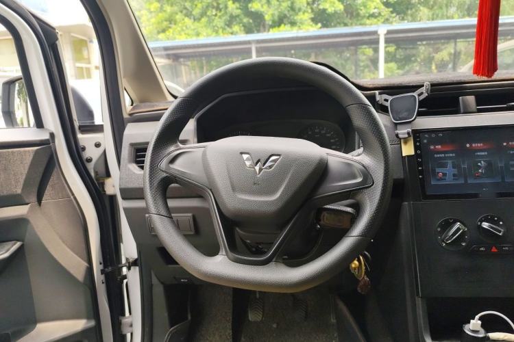 Used Wuling Hongguang PLUS 2020 1.5L Manual Standard Edition 7-Seater Steering Wheel