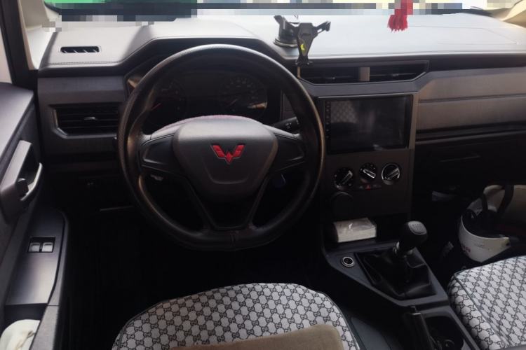 Used Wuling Hongguang PLUS 2020 1.5L Manual Standard Edition 5 Seats Steering Wheel