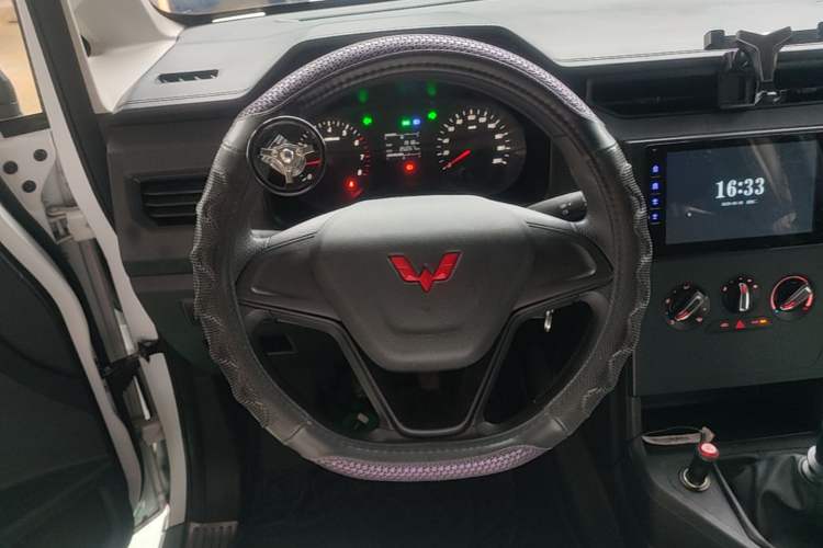Used Wuling Hongguang PLUS 2020 1.5L Manual Standard Edition 5 Seats Steering Wheel