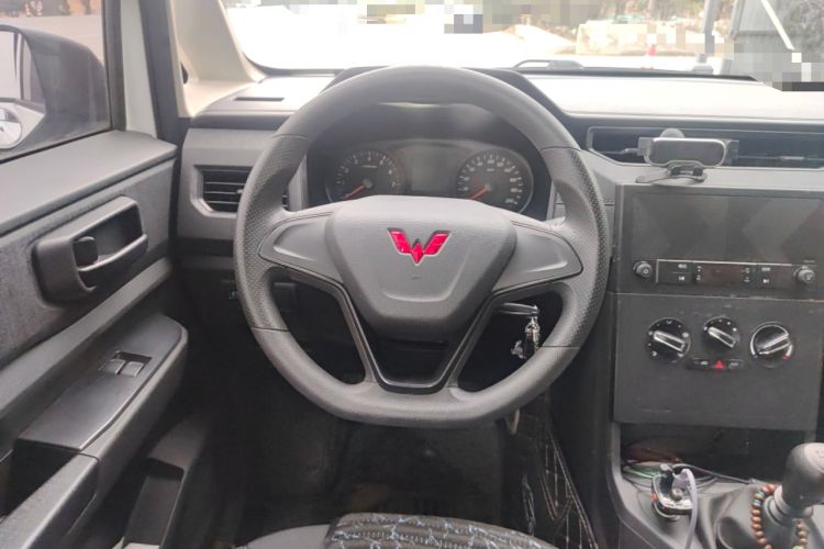 Used Wuling Hongguang PLUS 2020 1.5L Manual Standard Edition 5 Seats Steering Wheel