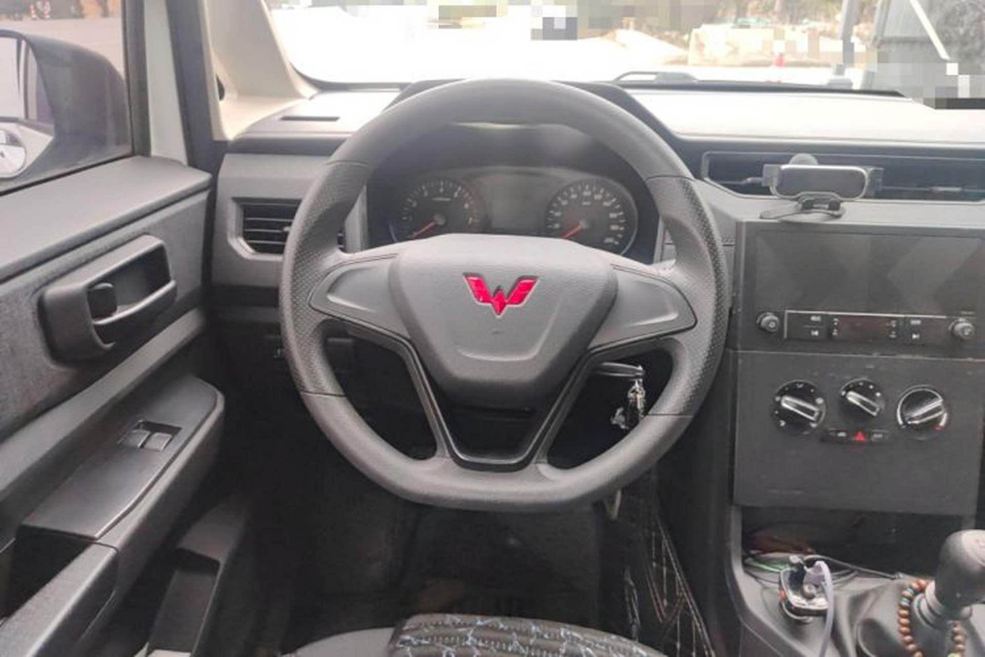 Used Wuling Hongguang PLUS 2020 1.5L Manual Standard Edition 5 Seats Steering Wheel