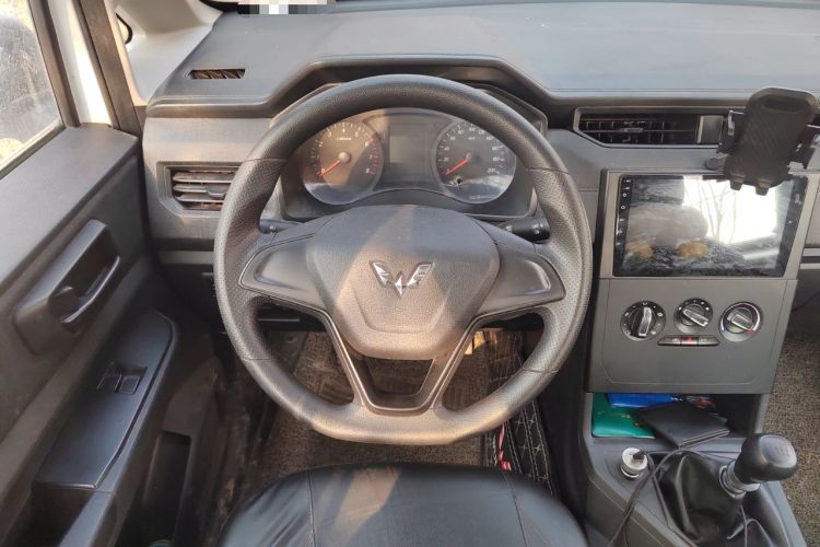 Used Wuling Hongguang PLUS 2020 1.5L Manual Standard Edition 7-Seater Steering Wheel