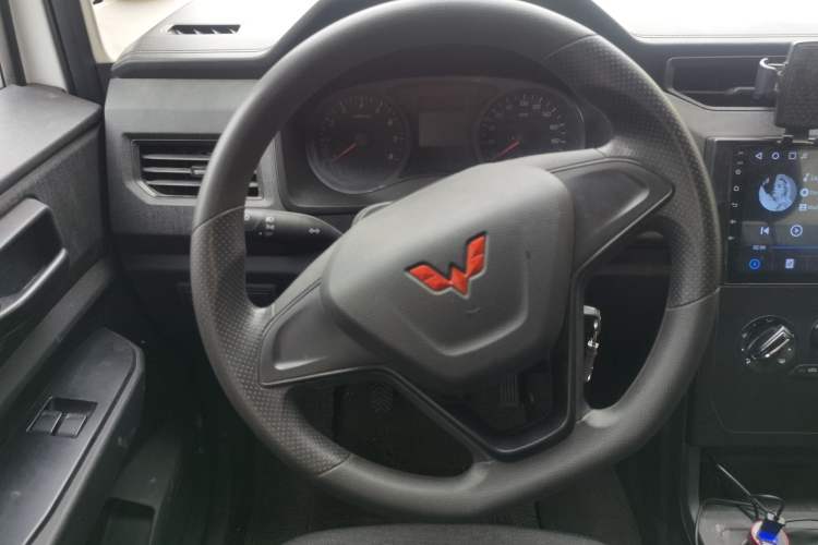 Used Wuling Hongguang PLUS 2020 1.5L Manual Standard Edition 5 Seats Steering Wheel