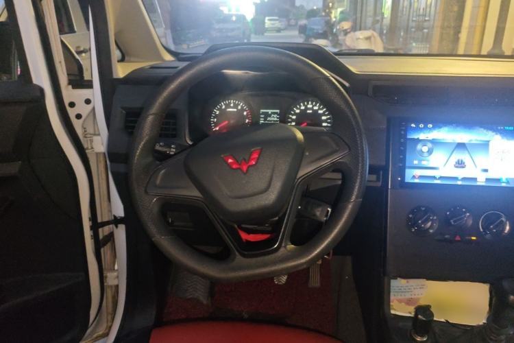 Used Wuling Hongguang PLUS 2020 1.5L Manual Standard Edition 5 Seats Steering Wheel