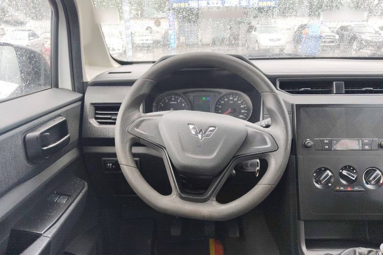 Used Wuling Hongguang PLUS 2020 1.5L Manual Standard Edition 7-Seater Steering Wheel