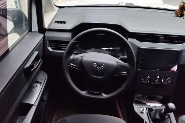 Used Wuling Hongguang PLUS 2020 1.5L Manual Standard Edition 5 Seats Steering Wheel