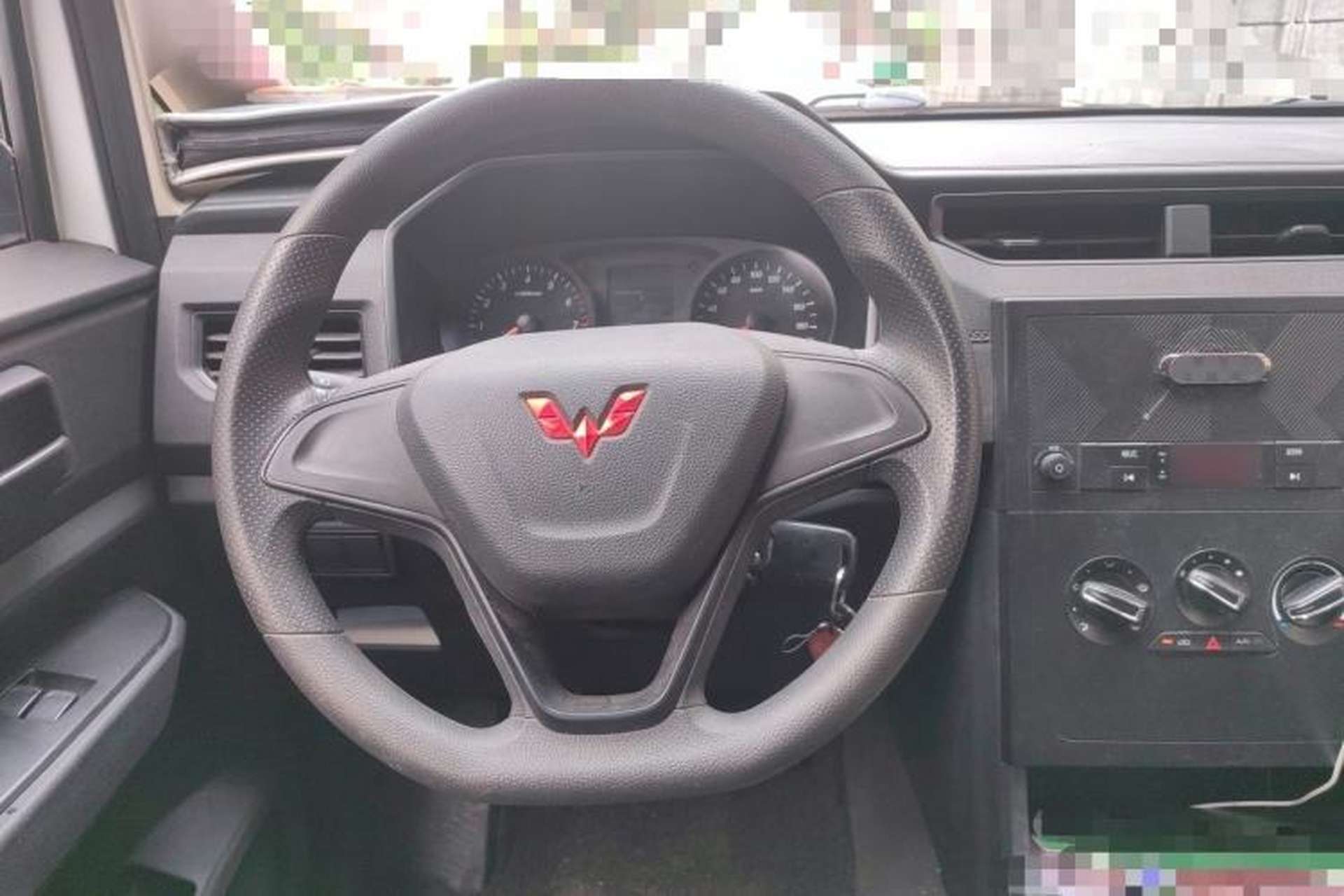 Used Wuling Hongguang PLUS 2020 1.5L Manual Standard Edition 7-Seater Steering Wheel