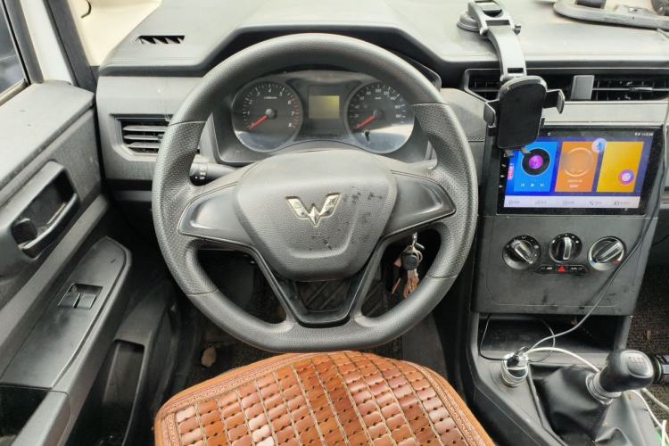 Used Wuling Hongguang PLUS 2020 1.5L Manual Standard Edition 5 Seats Steering Wheel