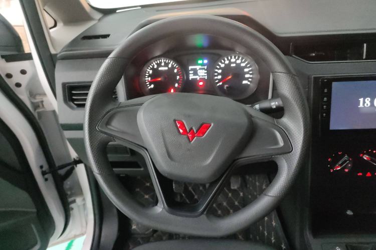 Used Wuling Hongguang PLUS 2020 1.5L Manual Standard Edition 5 Seats Steering Wheel