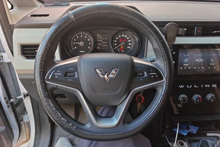 Used Wuling Hongguang PLUS 2020 1.5L Manual Comfort 7-Seater Steering Wheel