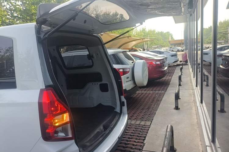 Used Wuling Hongguang PLUS 2020 1.5L Manual Standard Edition 5 Seats Trunk