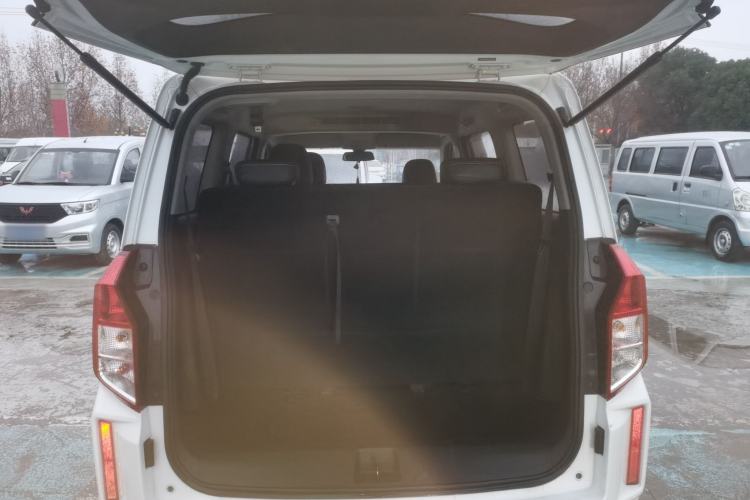 Used Wuling Hongguang PLUS 2020 1.5L Manual Comfort 7-Seater Trunk
