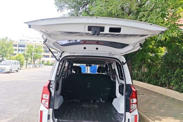 Used Wuling Hongguang PLUS 2020 1.5L Manual Standard Edition 5 Seats Trunk