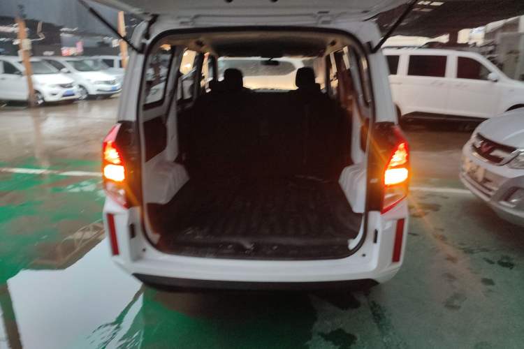 Used Wuling Hongguang PLUS 2020 1.5L Manual Standard Edition 5 Seats Trunk