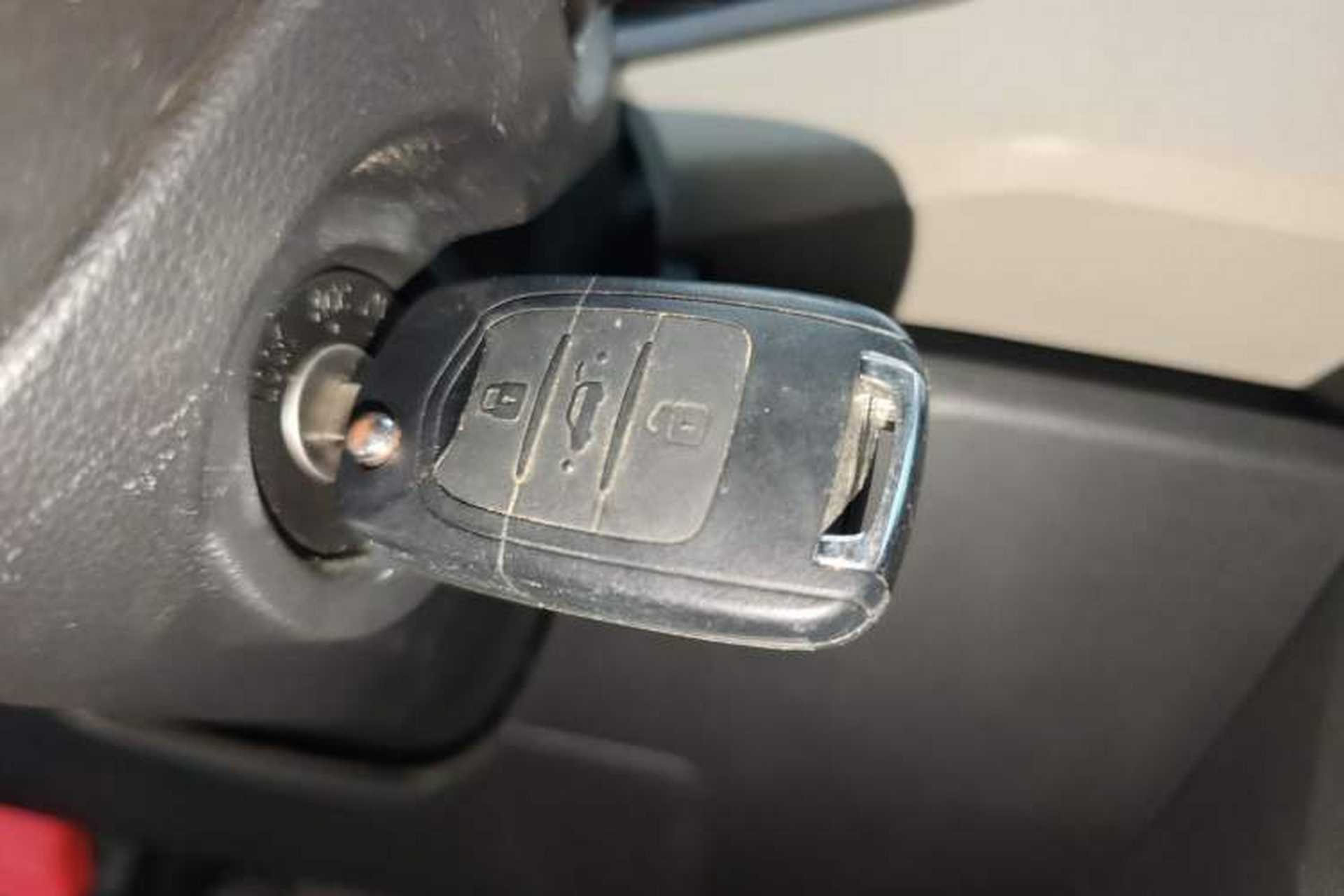 Used Wuling Hongguang PLUS 2020 1.5L Manual Comfort 7-Seater Vehicle Key