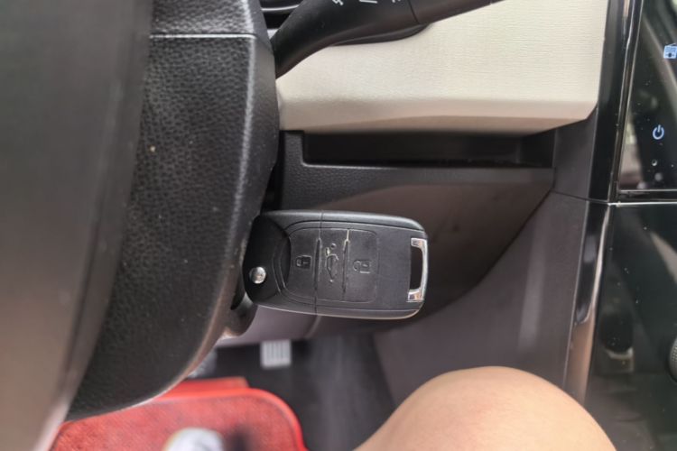 Used Wuling Hongguang PLUS 2020 1.5L Manual Comfort 7-Seater Vehicle Key