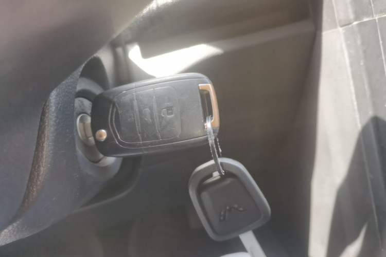 Used Wuling Hongguang PLUS 2020 1.5L Manual Standard Edition 5 Seats Vehicle Key