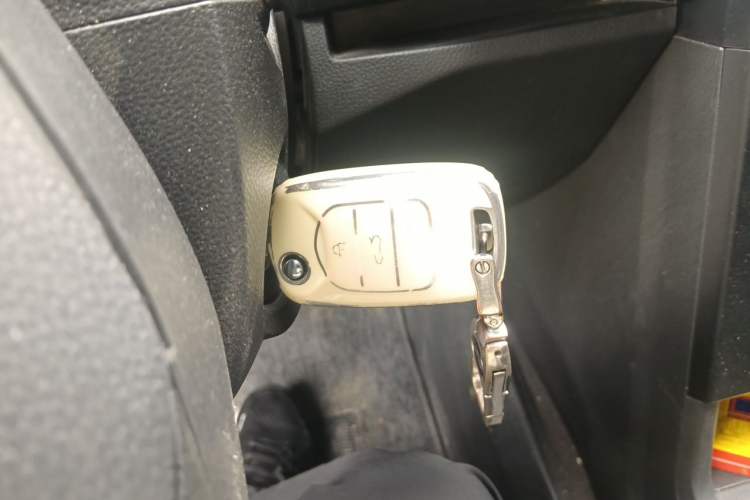 Used Wuling Hongguang PLUS 2020 1.5L Manual Standard Edition 5 Seats Vehicle Key