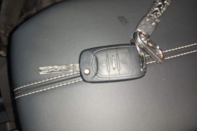 Used Wuling Hongguang PLUS 2020 1.5L Manual Comfort 7-Seater Vehicle Key