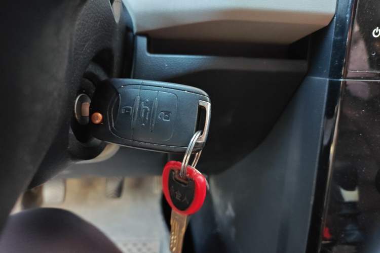 Used Wuling Hongguang PLUS 2020 1.5L Manual Comfort 7-Seater Vehicle Key