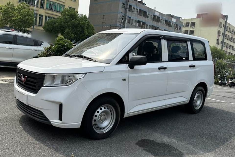 Wuling Hongguang PLUS 2020