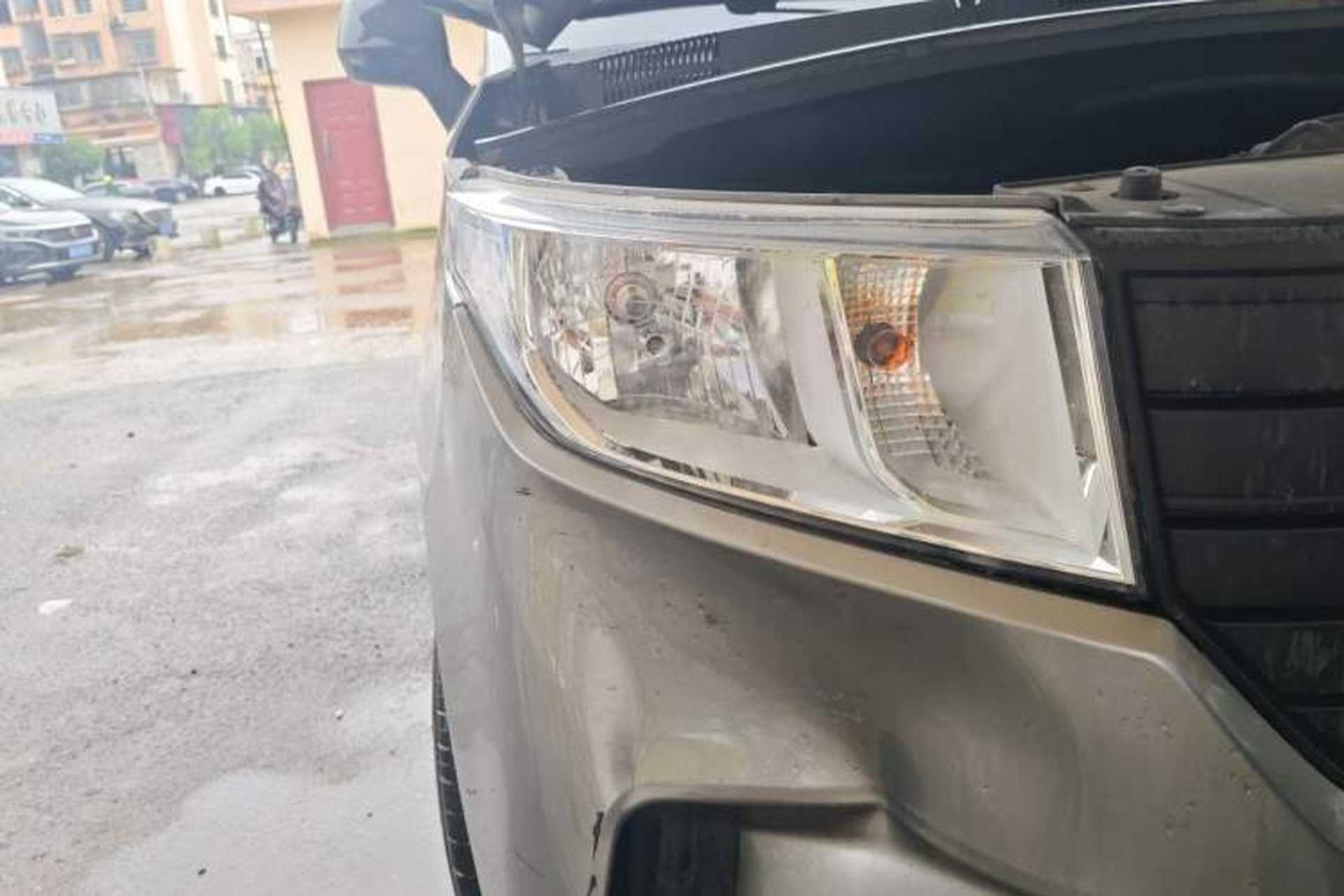 Used Wuling Hongguang PLUS 2021 Commercial Version 1.5L Manual Standard Edition 7-Seater Right Front Headlight
