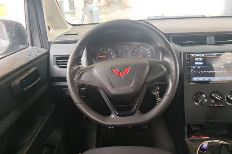 Used Wuling Hongguang PLUS 2021 Commercial Version 1.5L Manual Standard Edition 7-Seater Steering Wheel
