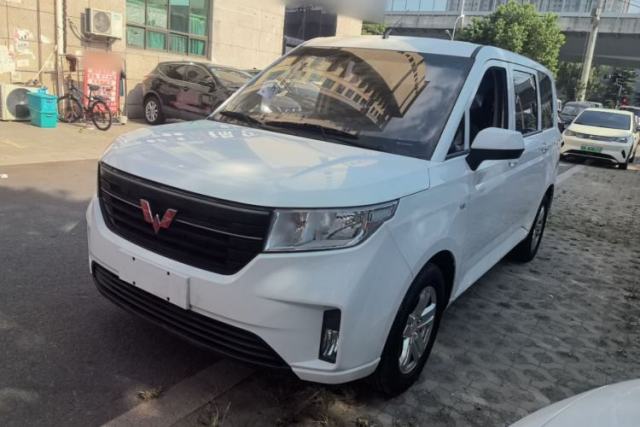 Ojetý Wuling Hongguang PLUS 2021 Commercial Version 1.5L Manual Standard Edition 7-Seater