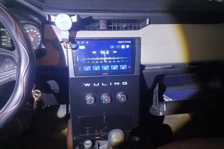 Used Wuling Hongguang PLUS 2021 Commercial Version 1.5L Manual Standard Edition 7-Seater Audio And AC Panel