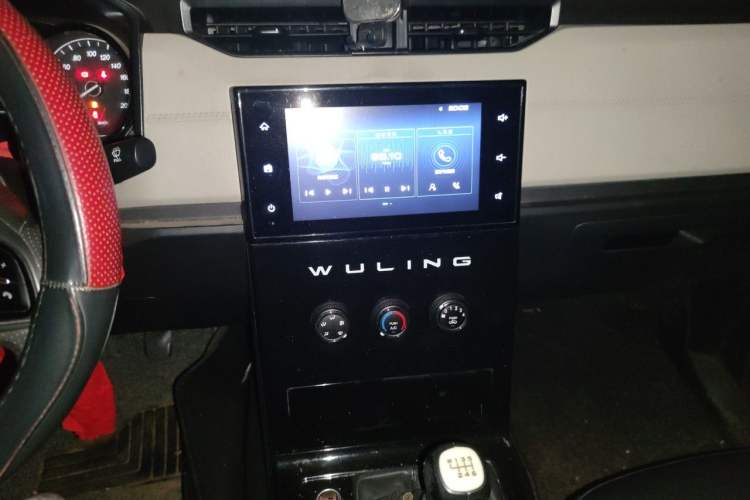 Used Wuling Hongguang PLUS 2021 Commercial Version 1.5L Manual Standard Edition 7-Seater Audio And AC Panel