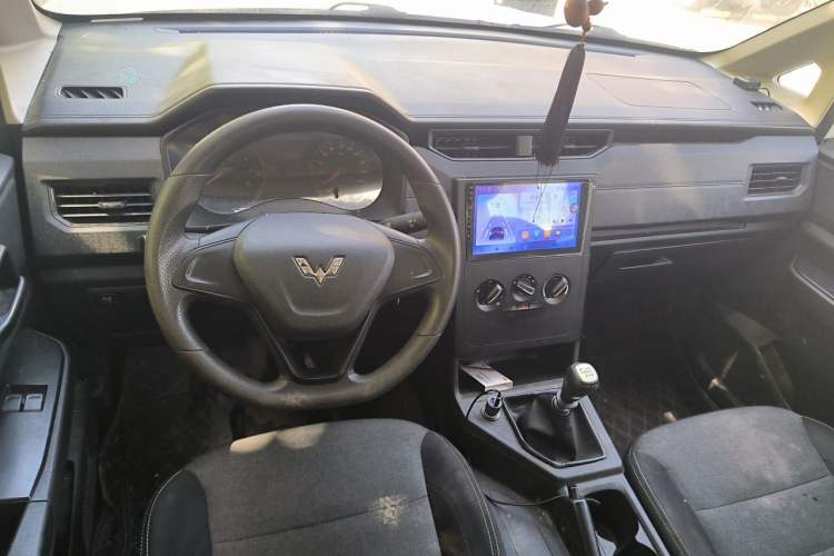 Used Wuling Hongguang PLUS 2021 Commercial Version 1.5T Manual Standard Edition 7-Seater Center Console