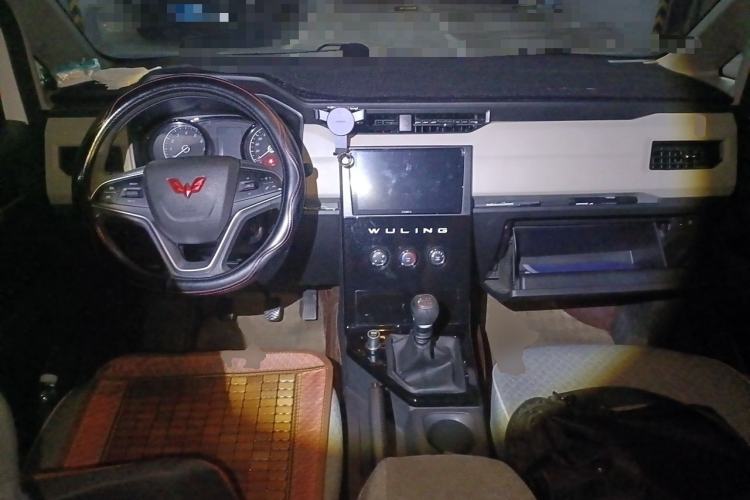 Used Wuling Hongguang PLUS 2021 Commercial Version 1.5L Manual Standard Edition 7-Seater Center Console