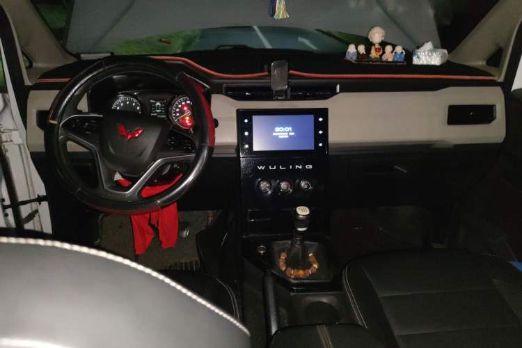 Used Wuling Hongguang PLUS 2021 Commercial Version 1.5L Manual Standard Edition 7-Seater Center Console